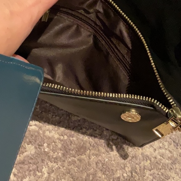 NWOT black faux leather her envelope one style purse with gold chain - Picture 3 of 4